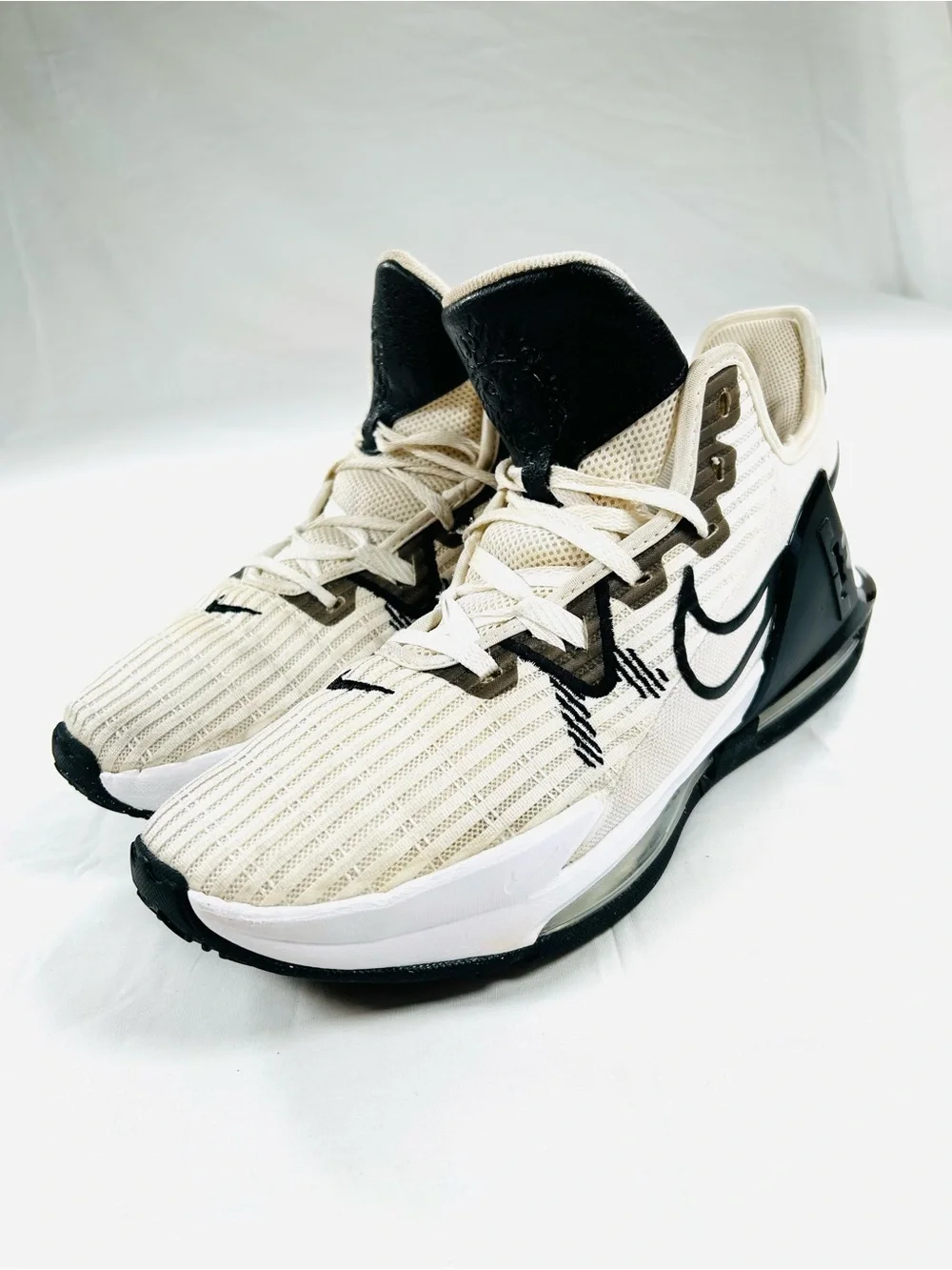 Nike LeBron Witness 6 TB Basketball Sneakers